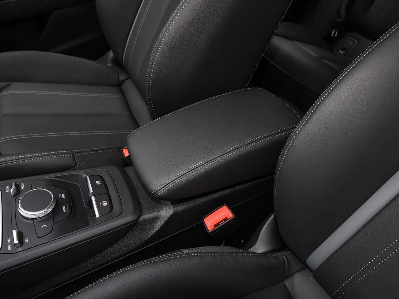 Подлокотник Audi Q2L 2022