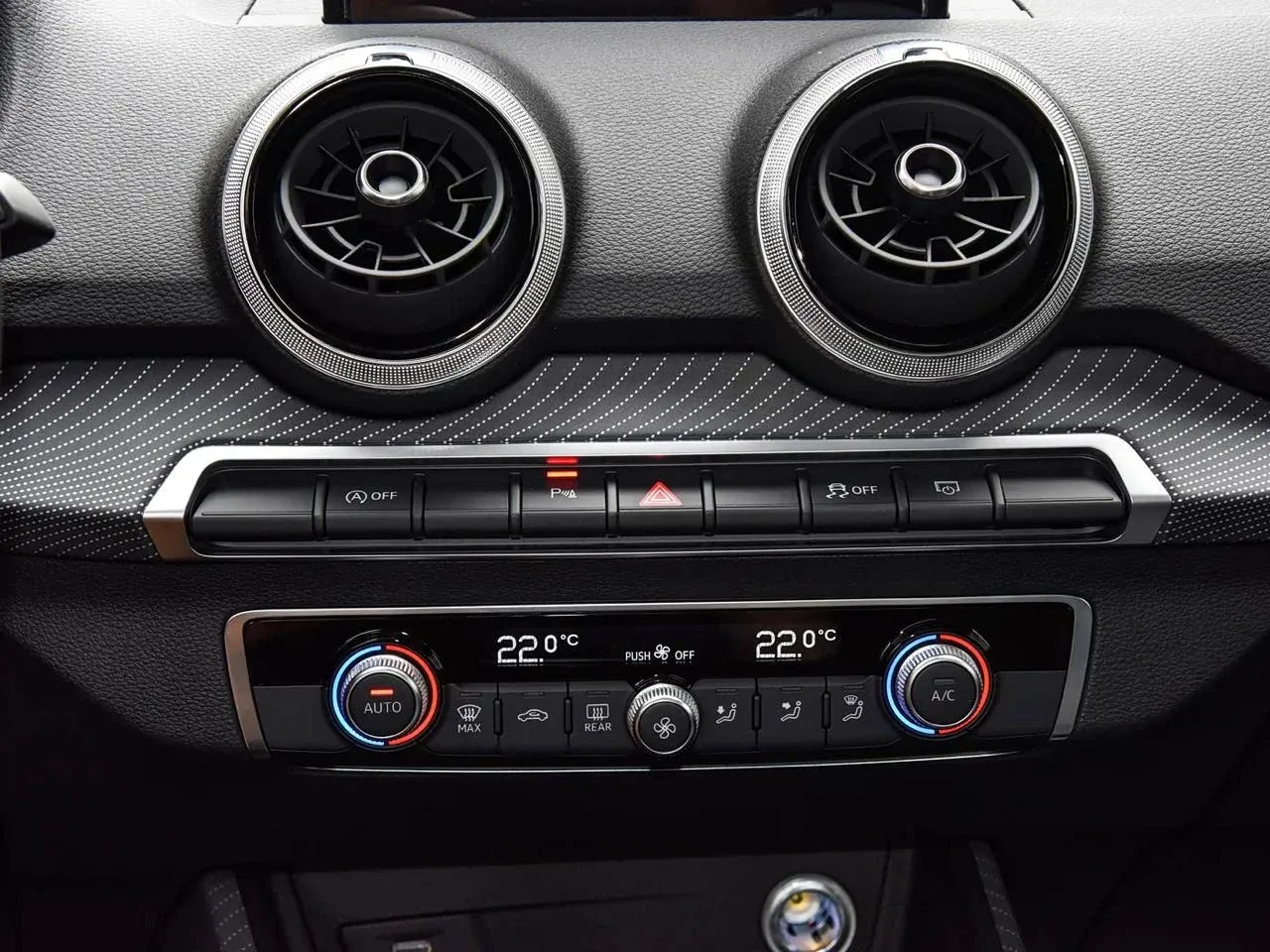 Климат-контроль Audi Q2L 2022