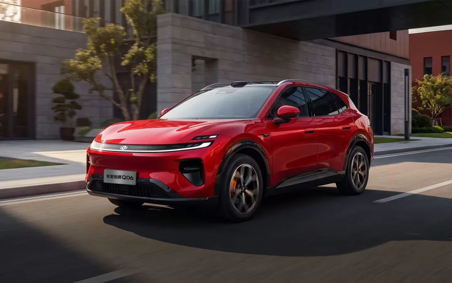 Changan Nevo Q06 стартовал в Китае: 35 тыс. заказов за сутки и запас хода до 1600 км