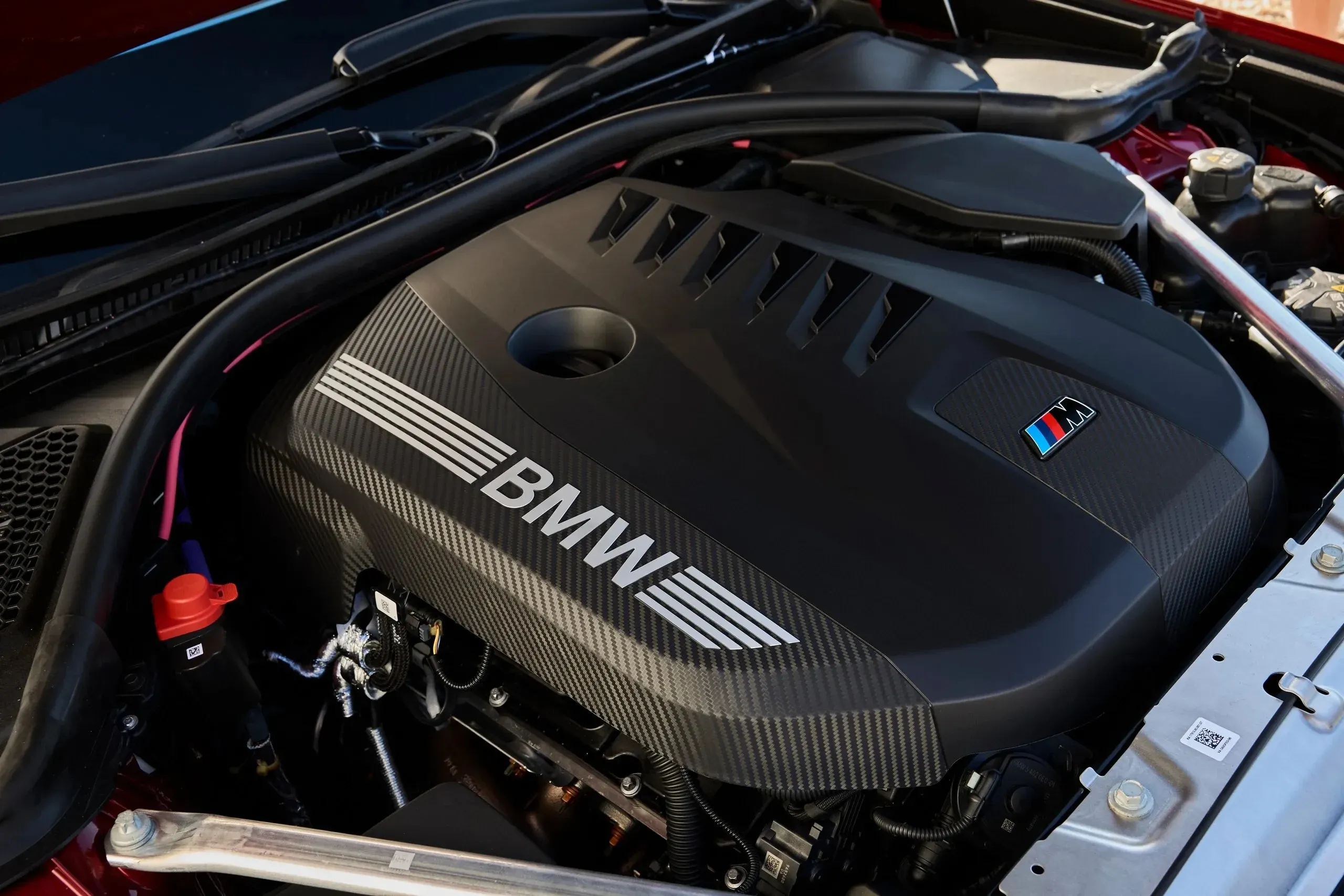 Трехлитровая рядная шестерка M350 xDrive работает вместе с 48-вольтовой мягкогибридной системой