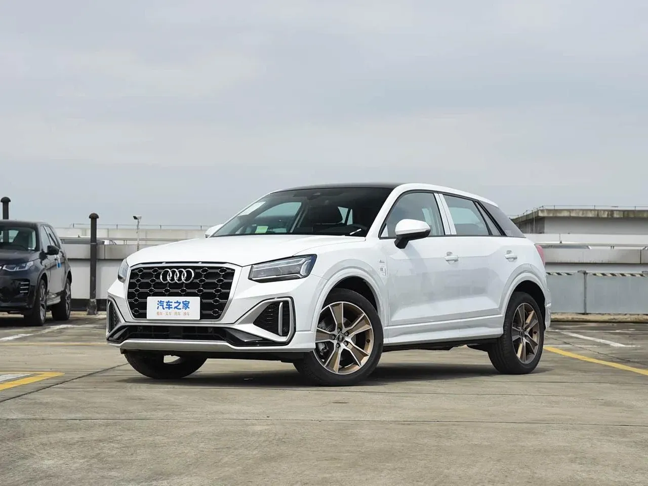 Audi Q2L 2022 спереди