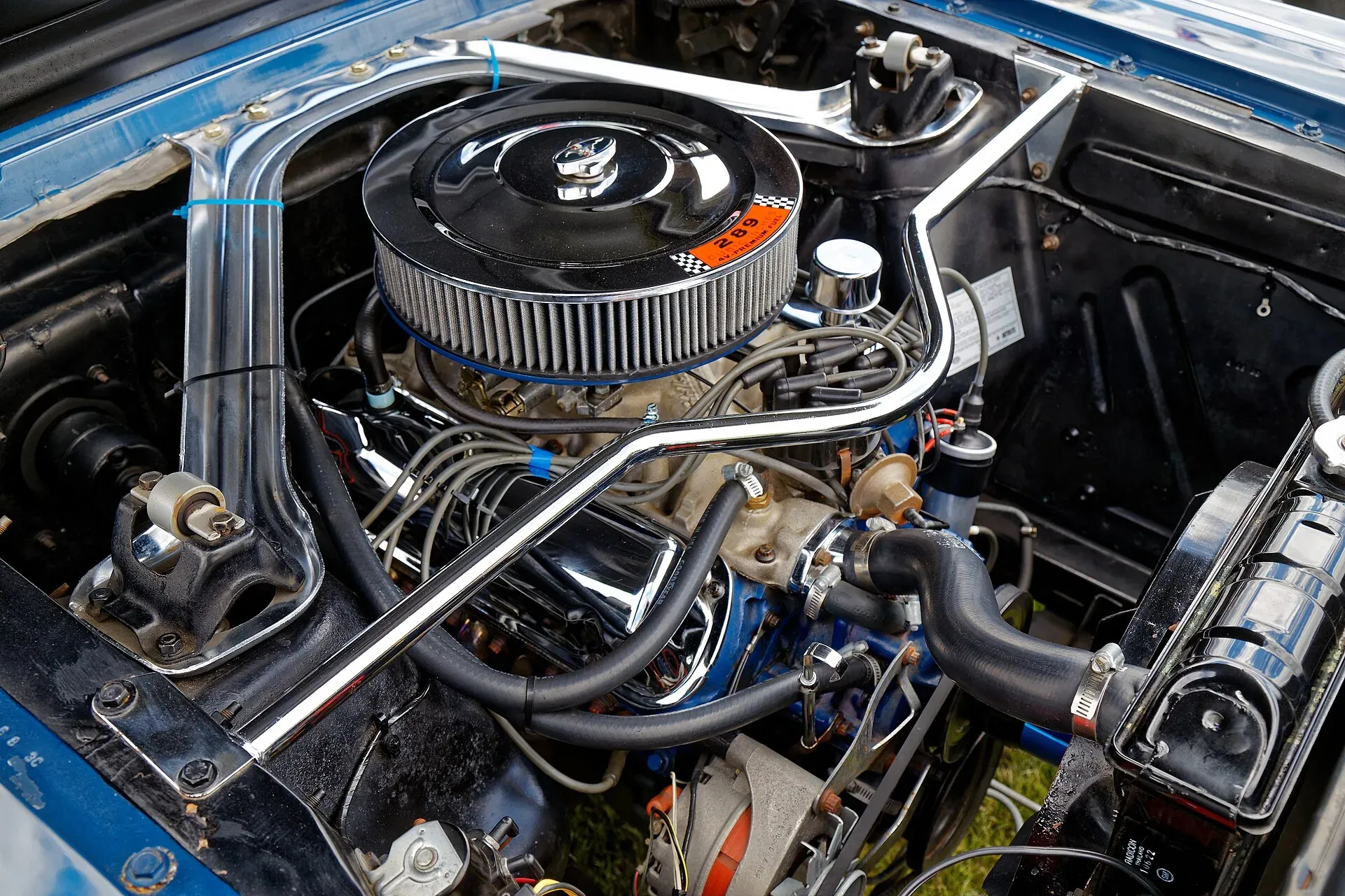 Моторный отсек Ford Mustang 1965 года