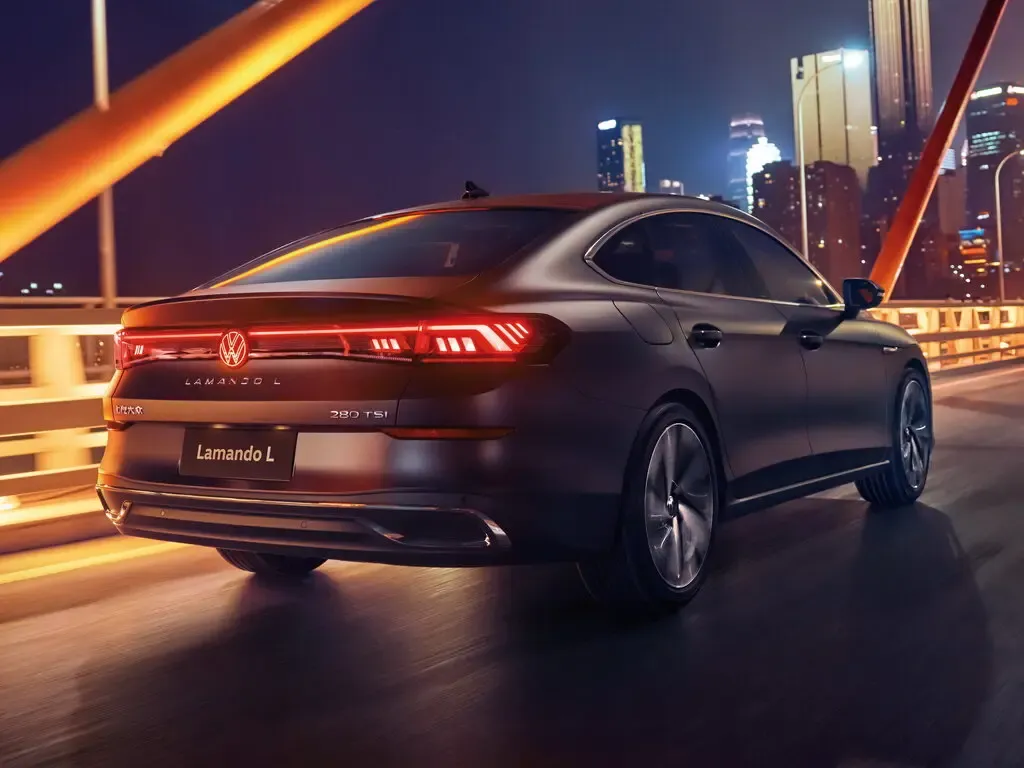 Volkswagen Lamando L в движении